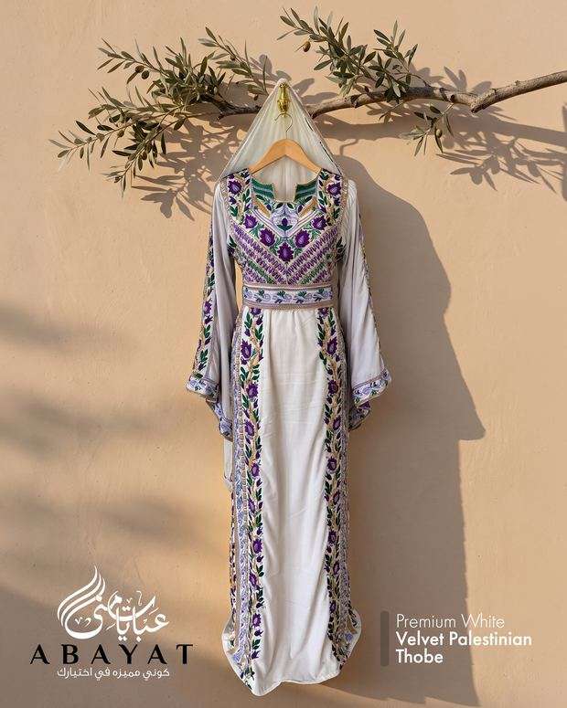 تصميم سوشيال ميديا لـ Abayat Muna من 255